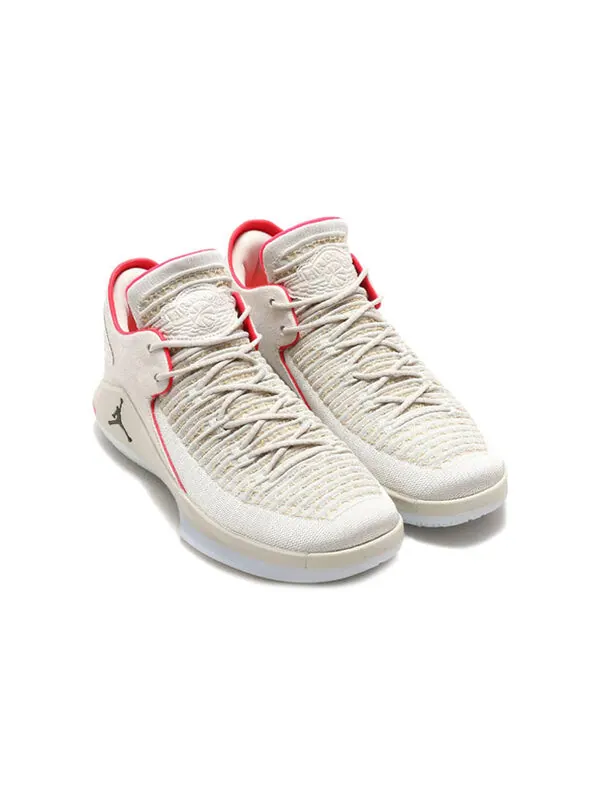 Кроссовки 32 низкие Air Jordan — изображение 3 из 4, светлый/черный-бежевый
