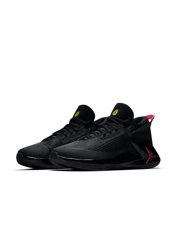 Кроссовки летят на замок Air Jordan — изображение 3 из 4, черный/красный