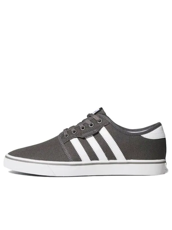 Кроссовки оригинальные seeley Adidas — изображение 1 из 4, серый/белый