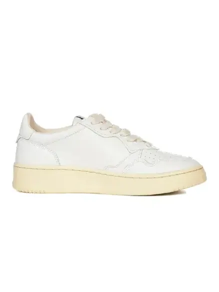 Кроссовки medalist leather low lettering 'we are action people - white' Autry — изображение 2 из 4, белый/черный
