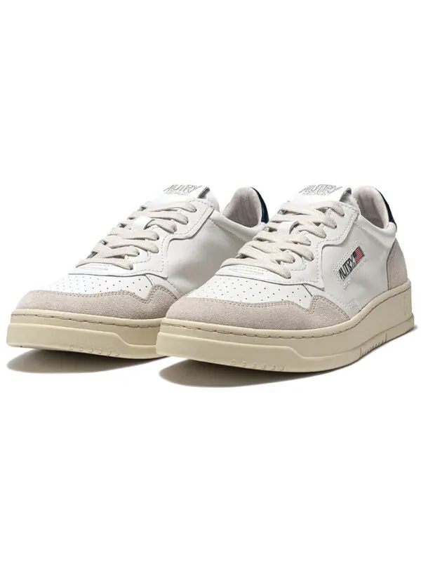 Кроссовки medalist low leather 'white suede blue' Autry — изображение 2 из 4, белый//синий