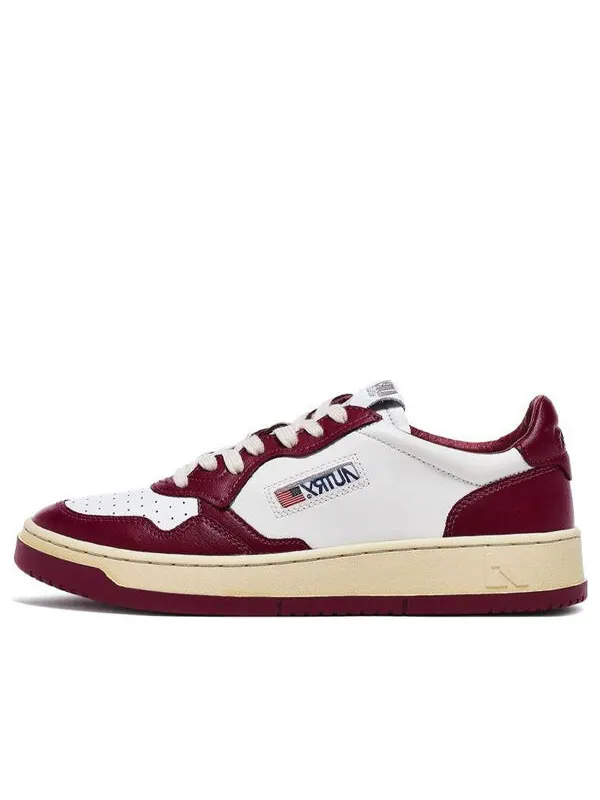 Кроссовки medalist low top bicolor 'white burgundy' Autry — изображение 1 из 4, белый/бордовый