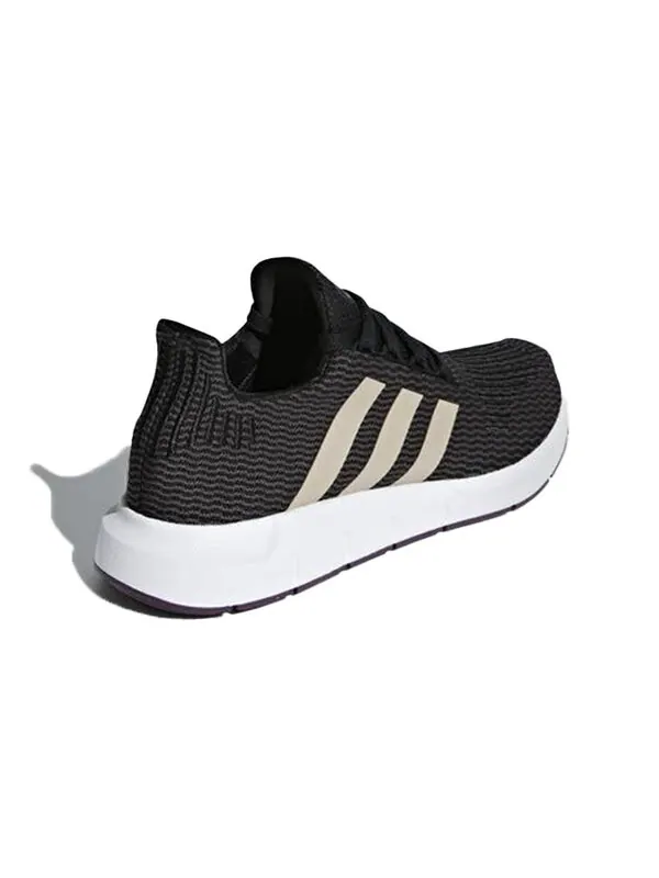 Кроссовки Swift Run Adidas — изображение 4 из 4, черный