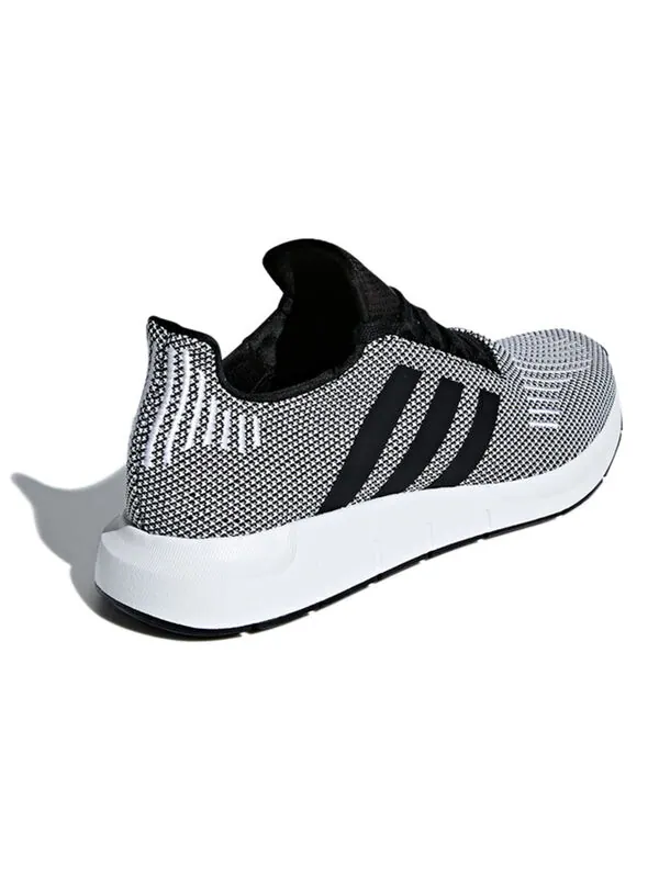 Кроссовки Swift Run Adidas — изображение 4 из 4, черный