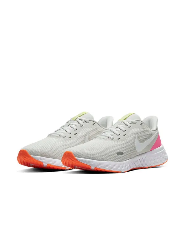 Революция кроссовок 5 Nike — изображение 3 из 4, розовый/белый