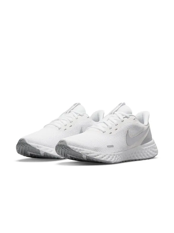 Революция кроссовок 5 Nike — изображение 3 из 4, серый/белый
