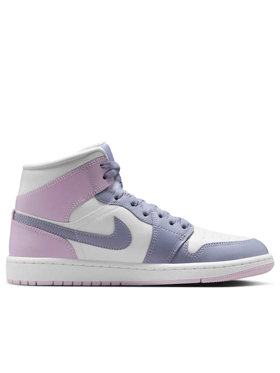 Кроссовки (WMNS) Air Jordan 1 Mid 'Indigo Haze Doll White' — изображение 2 из 6, белый