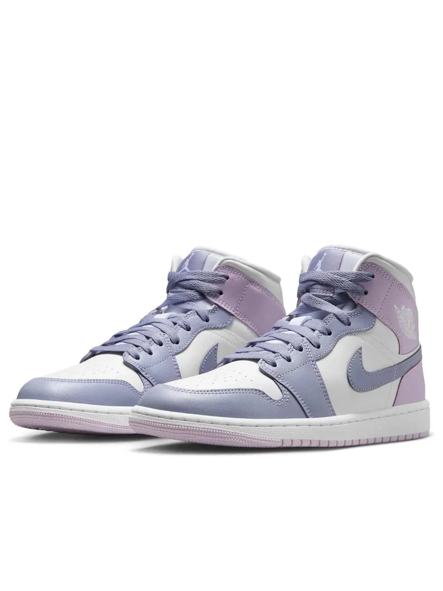 Кроссовки (WMNS) Air Jordan 1 Mid 'Indigo Haze Doll White' — изображение 3 из 6, белый