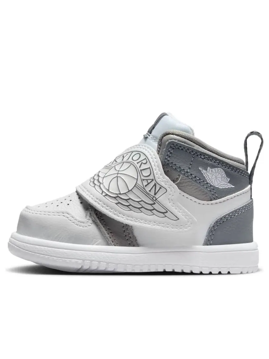 Кроссовки (TD) Air Jordan Sky Jordan 1 'Medium Grey White Cool Grey' — изображение 1 из 6, серый