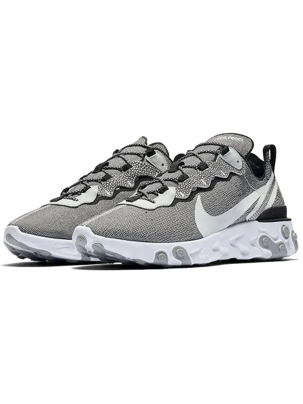 Кроссовки реагируют на элемент 55 Nike — изображение 2 из 4