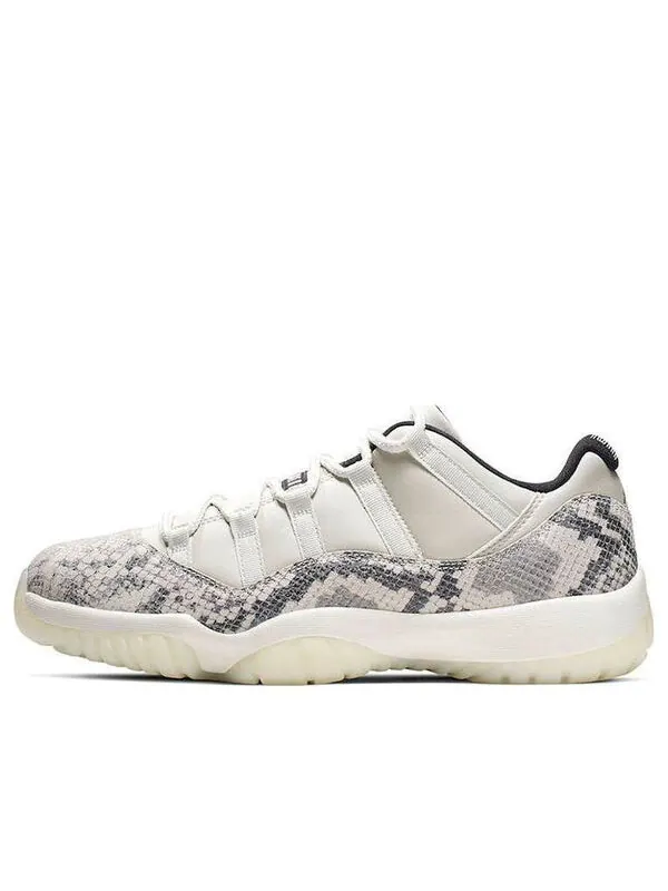 Кроссовки 11 ретро низкие Air Jordan — изображение 1 из 4, светлый/красный--черный