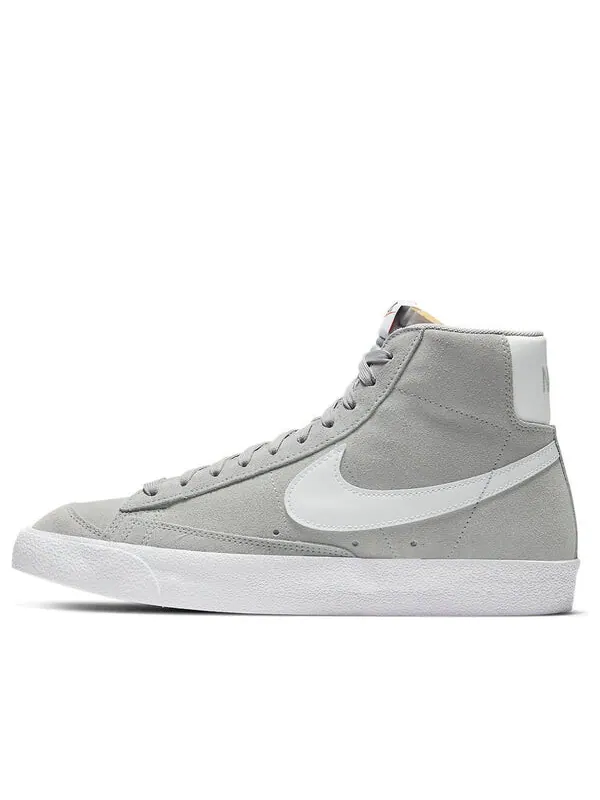 Кроссовки blazer mid '77 suede 'light smoke grey' Nike — изображение 1 из 4, серый/белый