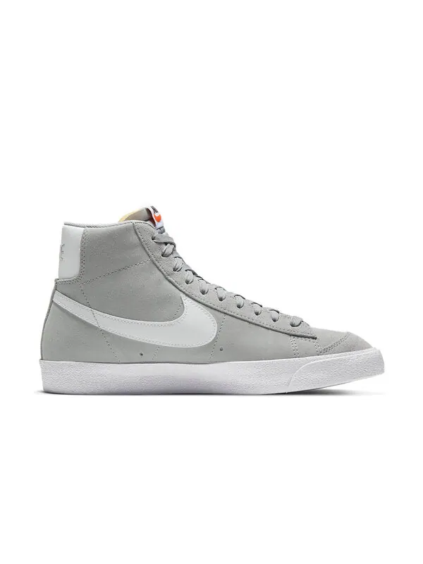 Кроссовки blazer mid '77 suede 'light smoke grey' Nike — изображение 2 из 4, серый/белый
