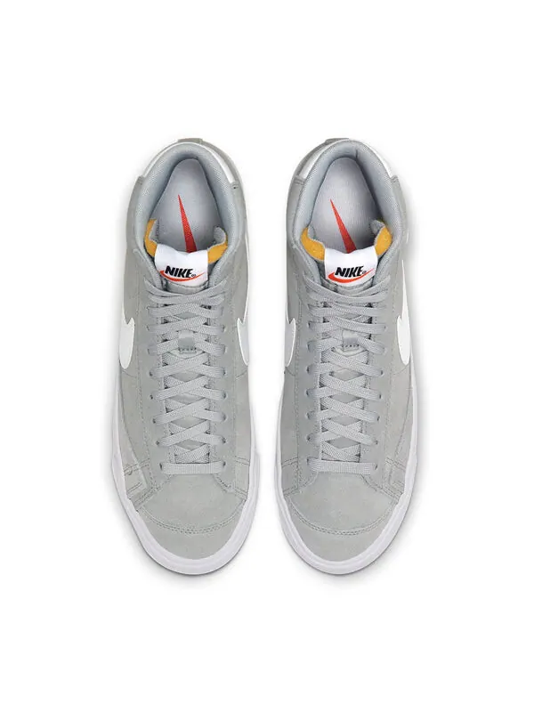 Кроссовки blazer mid '77 suede 'light smoke grey' Nike — изображение 4 из 4, серый/белый