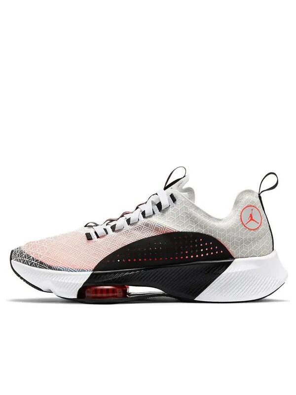 Кроссовки Air Zoom Renegade Air Jordan — изображение 1 из 4, белый//черный/платиновый