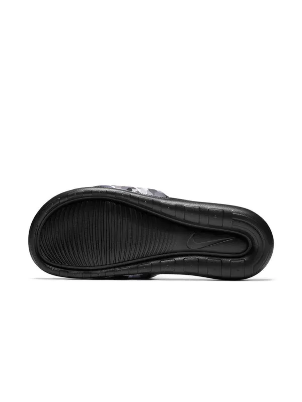 Тапочки victori one printed slide 'camo - black grey' Nike — изображение 4 из 4