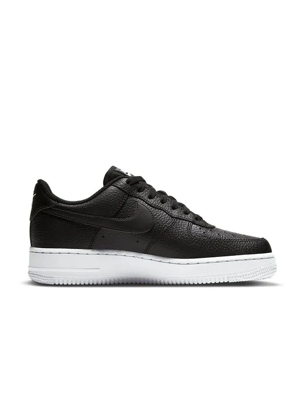 Кроссовки air force 1 '07 essential 'tumble leather - black' Nike — изображение 2 из 4, черный/серебристый