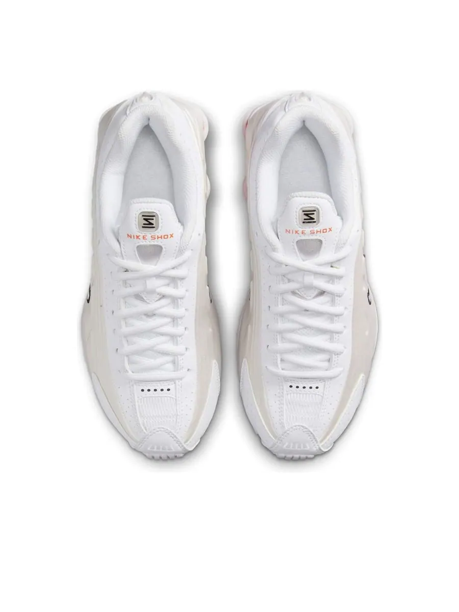 Кроссовки (GS) Nike Shox R4 'White Phantom Picante Red' — изображение 4 из 6, белый