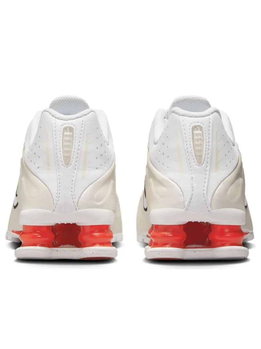 Кроссовки (GS) Nike Shox R4 'White Phantom Picante Red' — изображение 5 из 6, белый