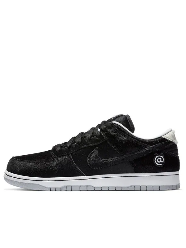 Кроссовки x medicom toy sb dunk low Nike — изображение 1 из 4, черный/белый