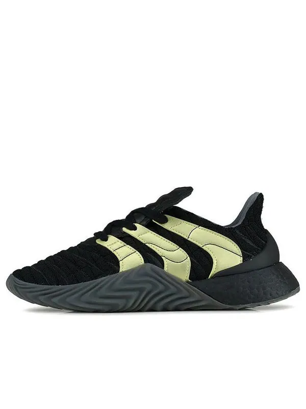 Кроссовки собакив буст Adidas — изображение 1 из 4, черный/золотистый