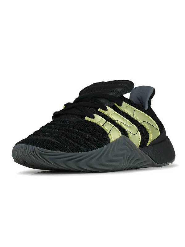 Кроссовки собакив буст Adidas — изображение 3 из 4, черный/золотистый