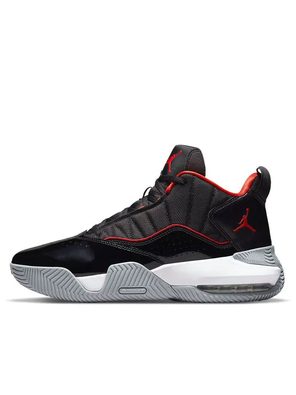 Кроссовки остаются верными Air Jordan — изображение 1 из 4, черный/красный