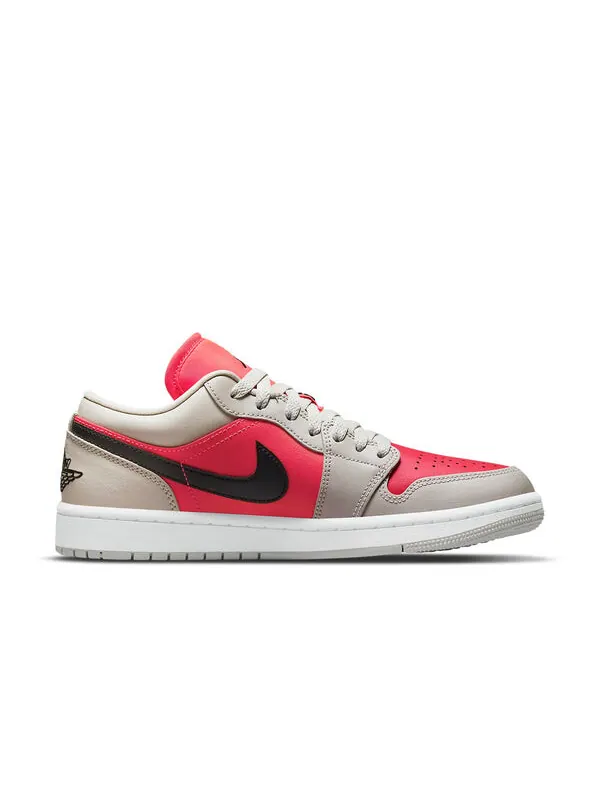 Кроссовки 1 low 'light iron ore siren red' Air Jordan — изображение 2 из 4, светлый/красный/черный