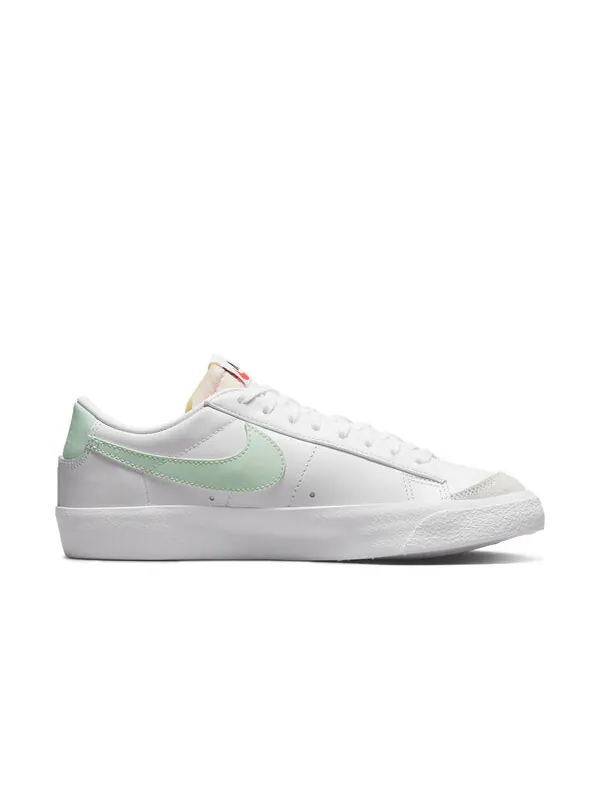 Кроссовки blazer low '77 'white barely green' Nike — изображение 2 из 4, белый/зеленый