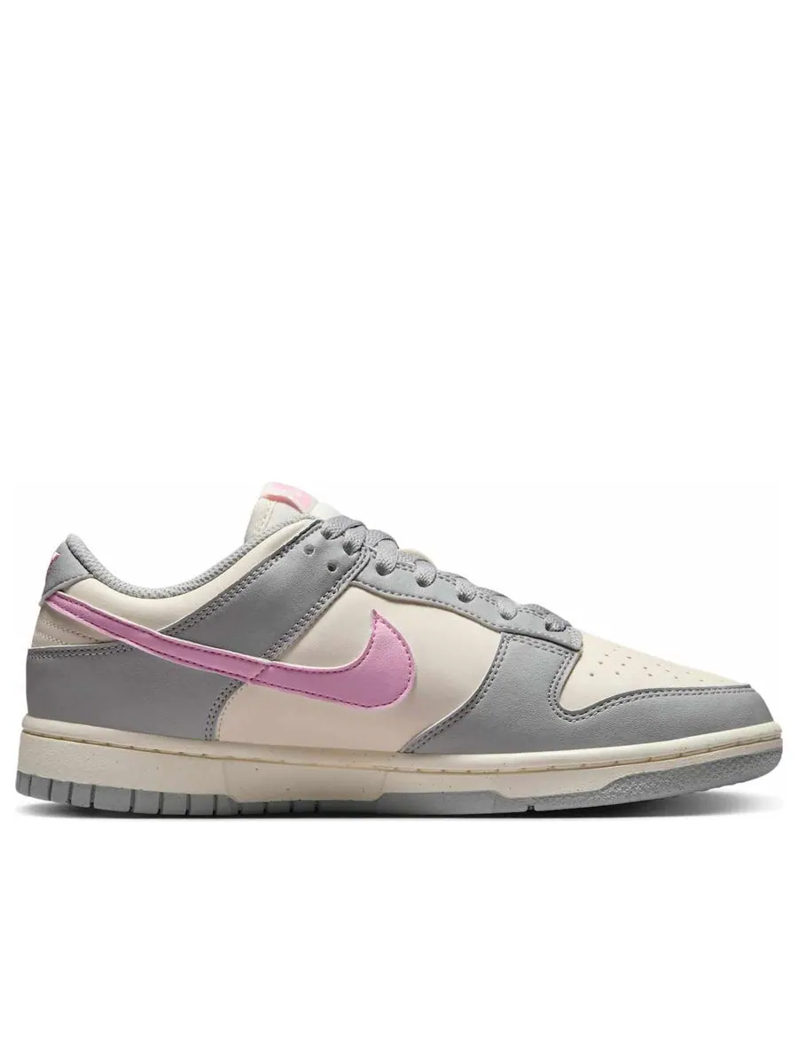 Кроссовки (WMNS) Nike Dunk Low Next Nature 'Light Smoke Grey Pink Rise' — изображение 2 из 6, серый