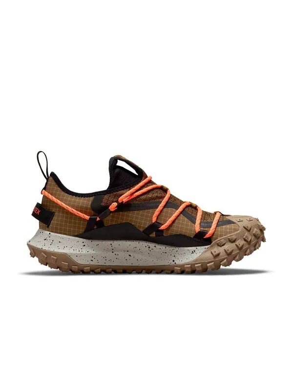 Кроссовки acg mountain fly low gtx se 'hazel rush' Nike — изображение 2 из 4, черный-хаки-оранжевый