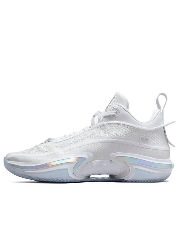 Кроссовки 36 низкие Air Jordan — изображение 1 из 4, белый
