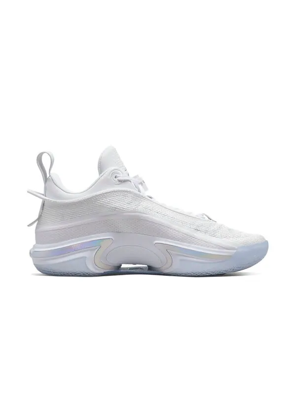 Кроссовки 36 низкие Air Jordan — изображение 2 из 4, белый