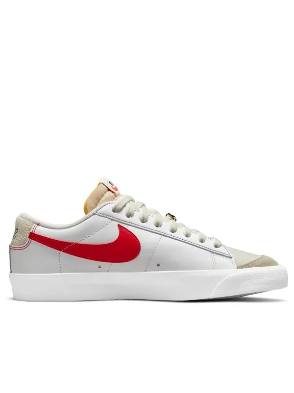 Кроссовки blazer low '77 premium 'first use - light bone' Nike — изображение 2 из 4, серый/красный