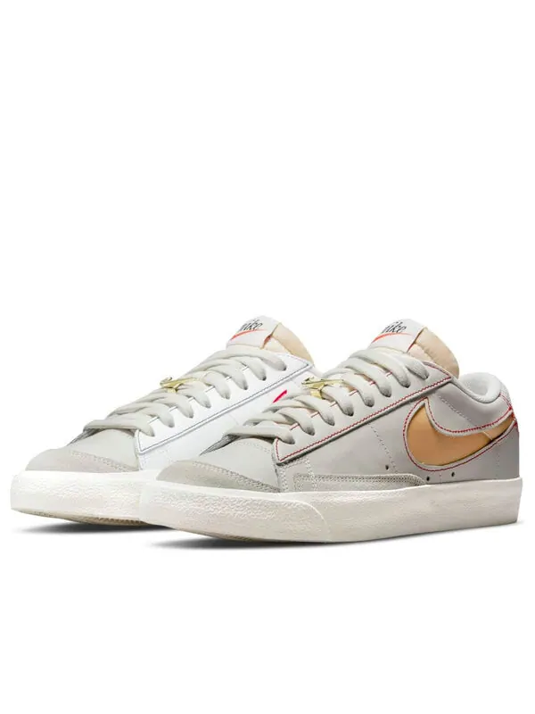 Кроссовки blazer low '77 premium 'first use - light bone' Nike — изображение 3 из 4, серый/красный
