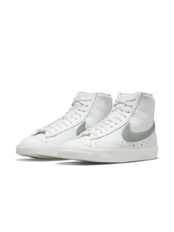 Кроссовки blazer mid '77 essential 'glitter swoosh - dusty sage' Nike — изображение 3 из 4, белый