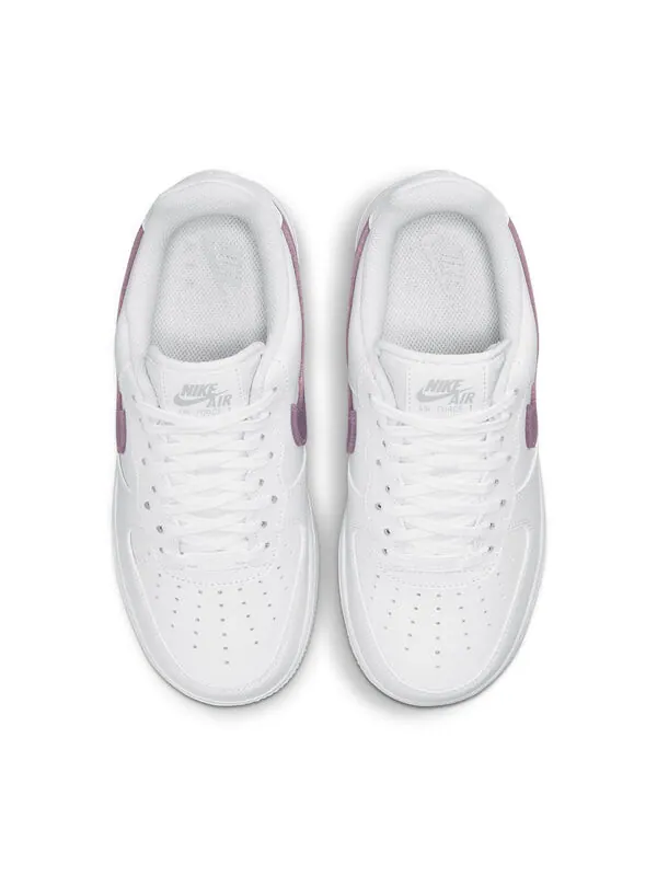 Кроссовки женские Nike Air force 1 кожаные с логотипом — изображение 3 из 4, белый/фиолетовый
