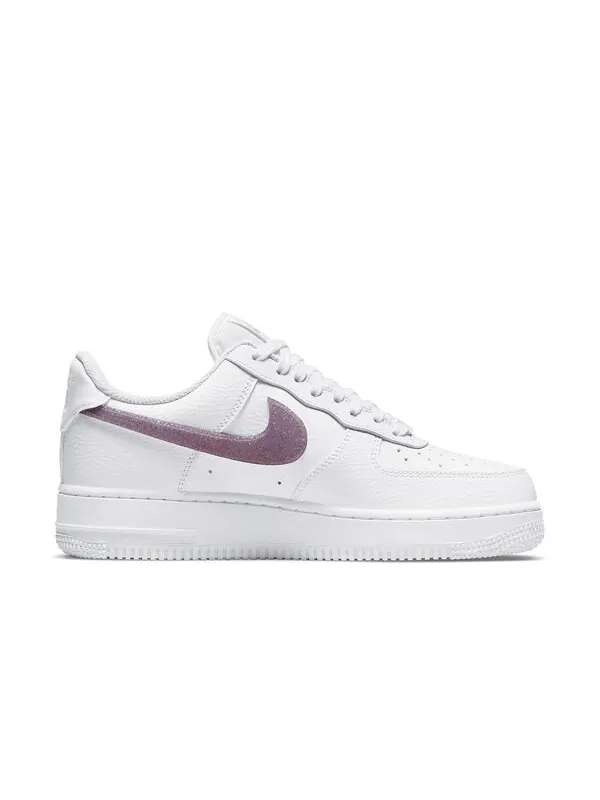 Кроссовки женские Nike Air force 1 кожаные с логотипом — изображение 4 из 4, белый/фиолетовый