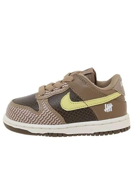 Кроссовки x undefeated dunk low sp Nike — изображение 1 из 4, коричневый/желтый
