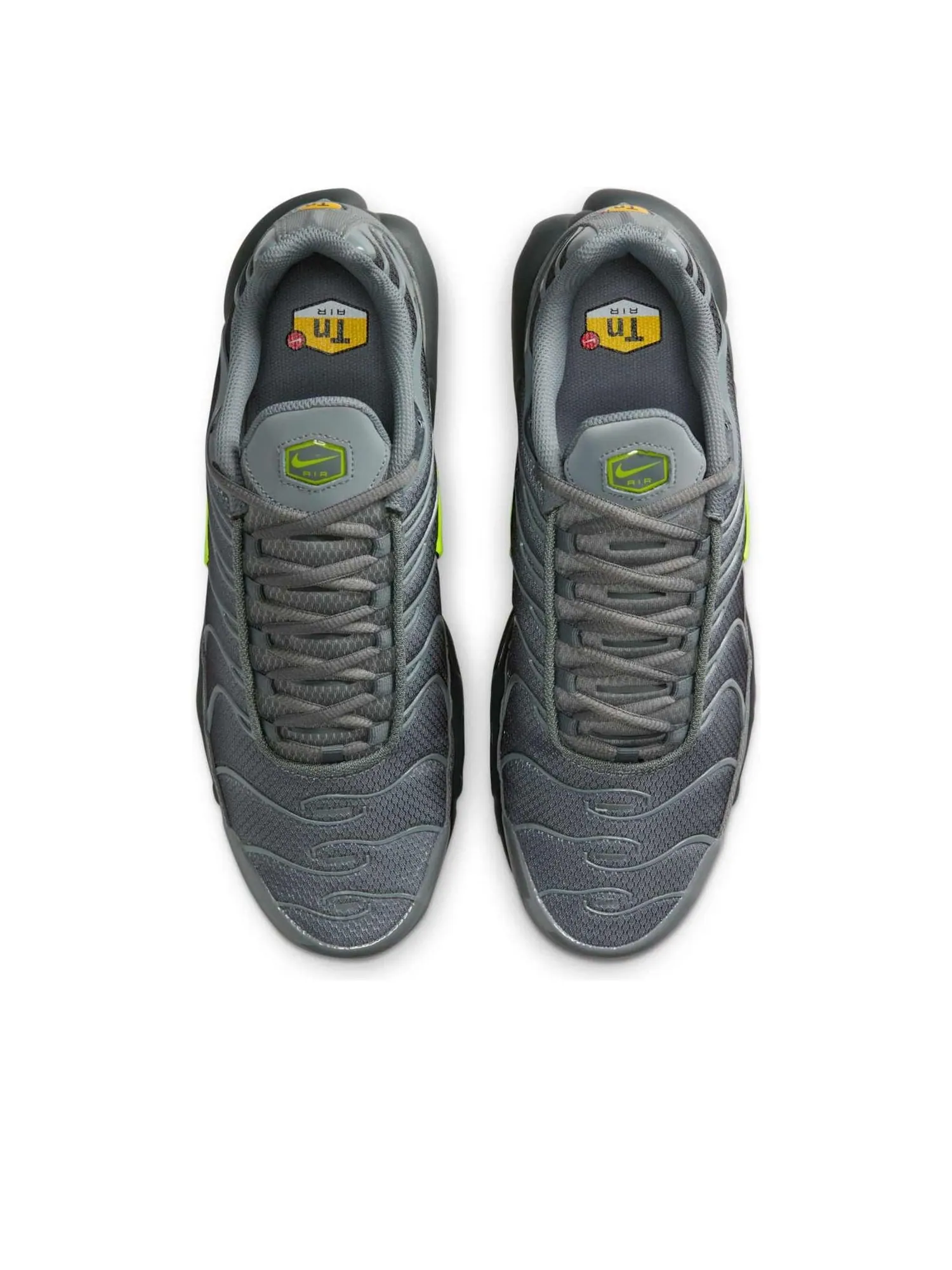 Кроссовки Nike Air Max Plus 'Smoke Grey Volt' — изображение 2 из 6, серый
