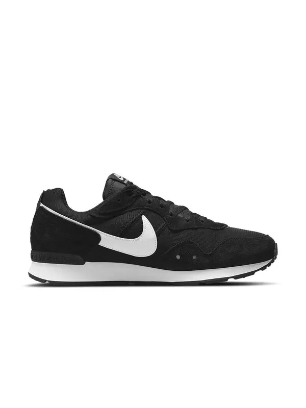 Кроссовки Venture Runner широкие Nike — изображение 2 из 4, черный/белый