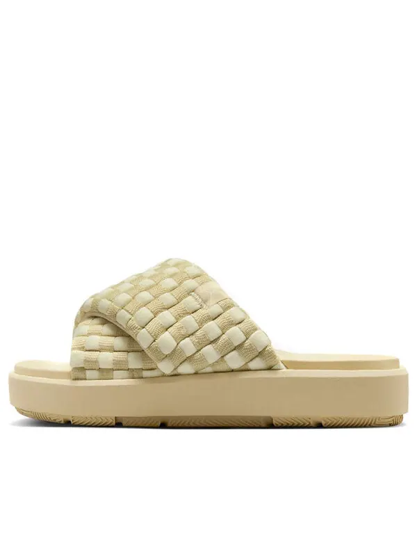 Тапочки sophia slide 'team gold alabaster' Air Jordan — изображение 1 из 1, золотистый/-белый