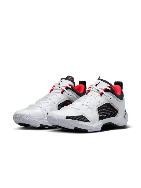 Кроссовки 37 низкие Air Jordan — изображение 3 из 4, белый