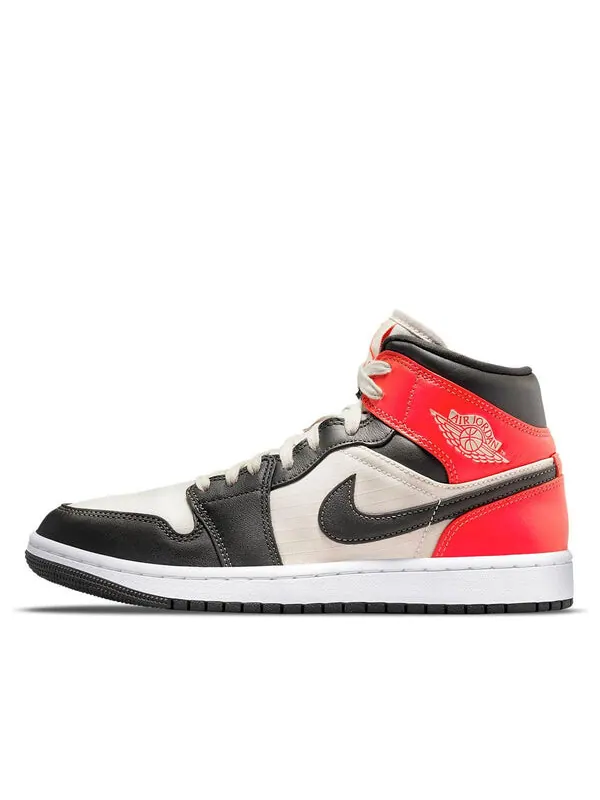 Кроссовки 1 средний размер Air Jordan — изображение 1 из 4