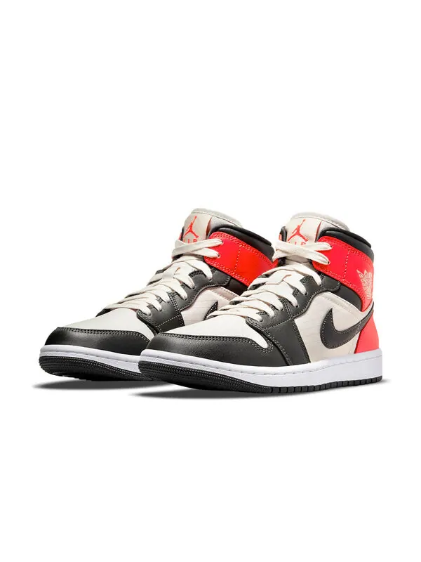 Кроссовки 1 средний размер Air Jordan — изображение 3 из 4