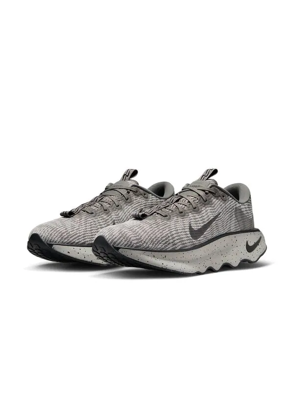 Кроссовки motiva 'light iron ore' Nike — изображение 3 из 4, металлический серый