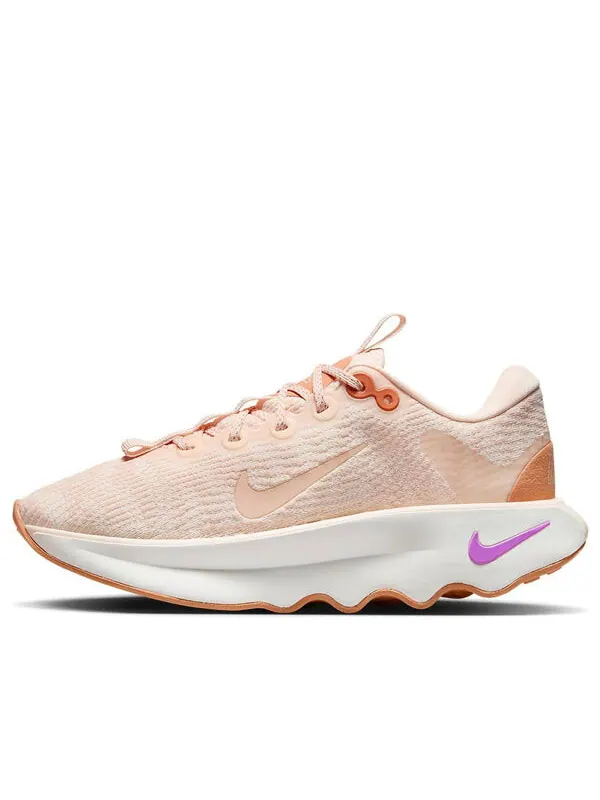 Кроссовки motiva 'guava ice' Nike — изображение 1 из 4, белый