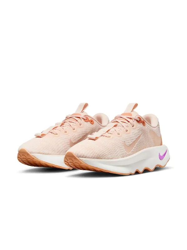 Кроссовки motiva 'guava ice' Nike — изображение 3 из 4, белый