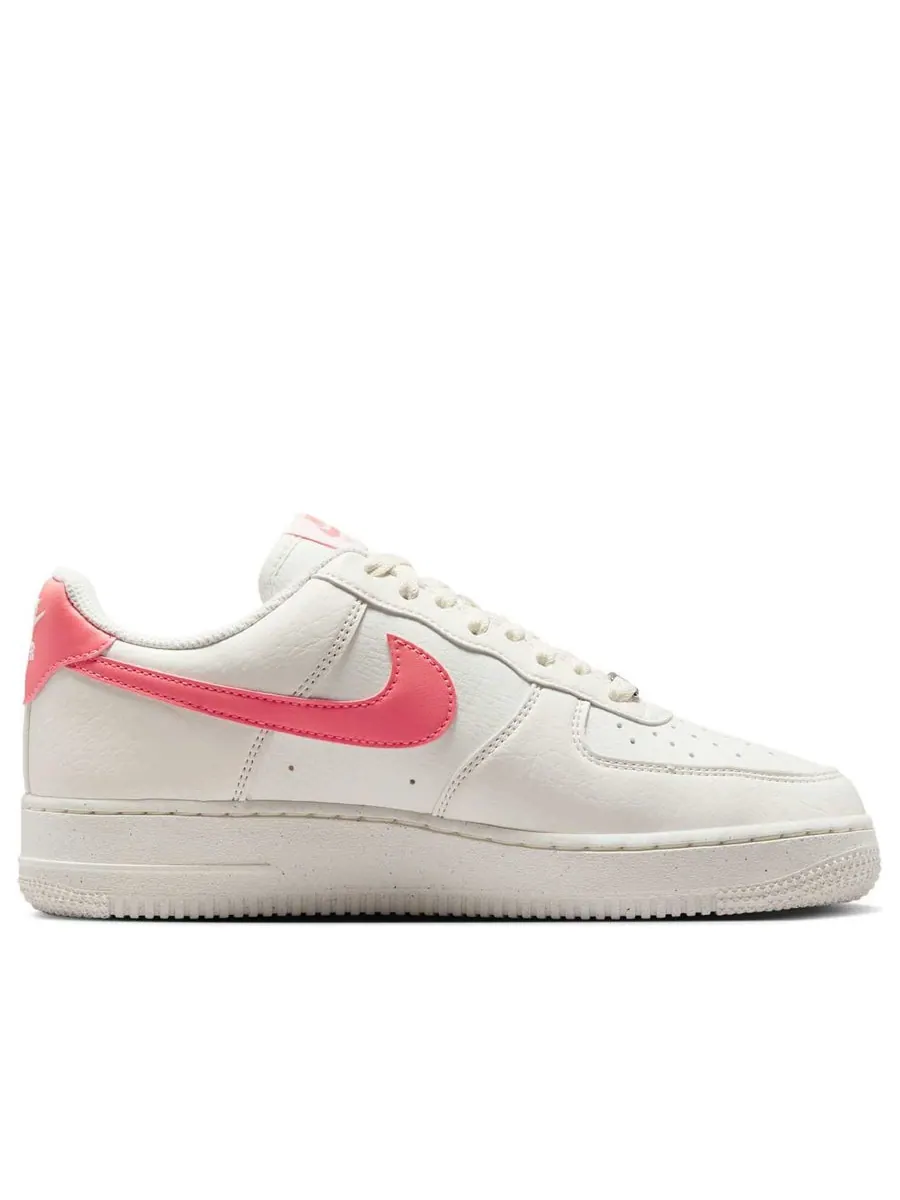 Кроссовки (WMNS) Nike Air Force 1 '07 Next Nature 'Sail Hot Lava' — изображение 2 из 6, бежевый