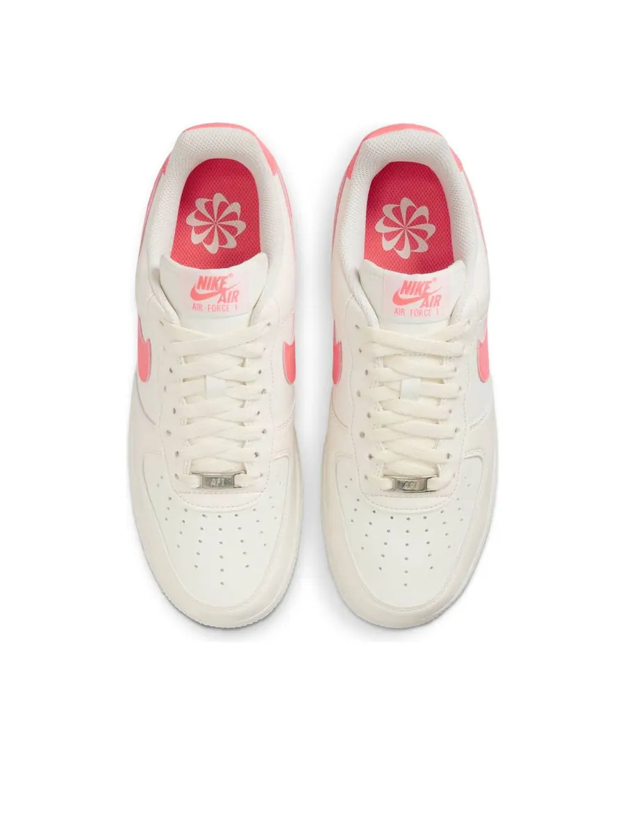 Кроссовки (WMNS) Nike Air Force 1 '07 Next Nature 'Sail Hot Lava' — изображение 4 из 6, бежевый